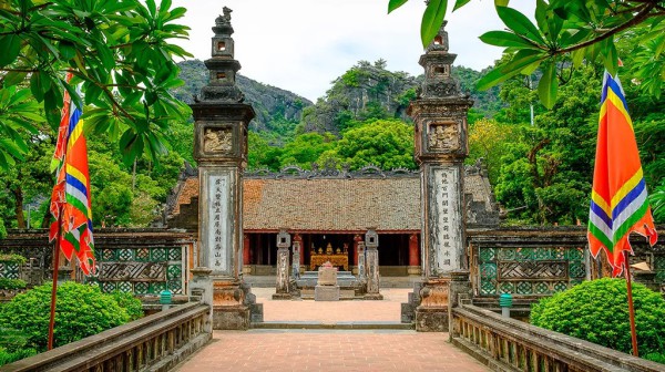 DU LỊCH HOA LƯ - TRÀNG AN - HANG MÚA