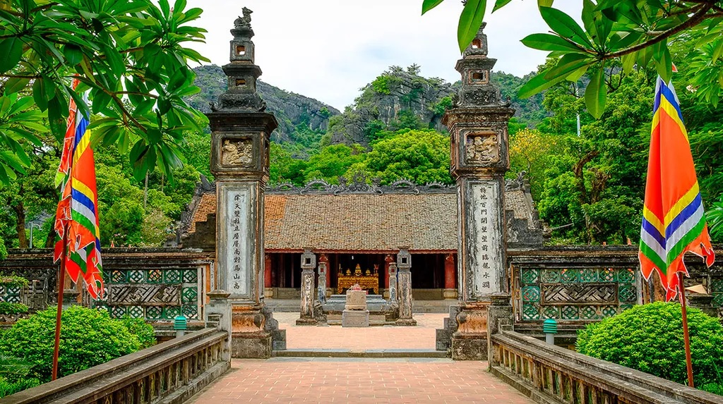HANOI 5D4N PACKAGE: HA NOI- NINH BINH  – HALONG BAY  (SIC TOUR )
